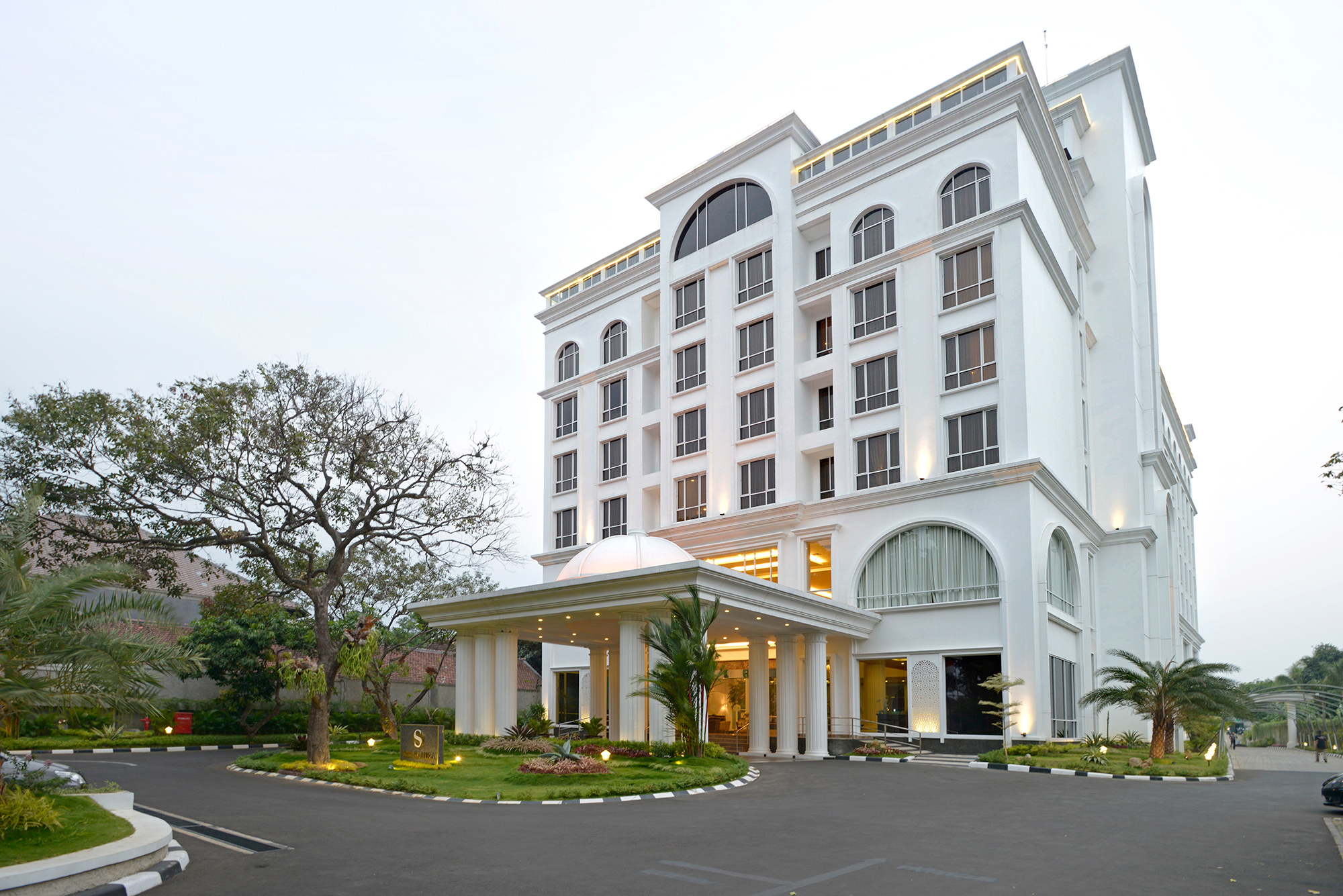 Sahira Hotel Interior And Architecture Photography Bogor - Chendra Cahyadi photography took the interior photography of Sahira Hotel at Bogor. Sahira Hotel, the perfect destination for a memorable weekend getaway with family.
